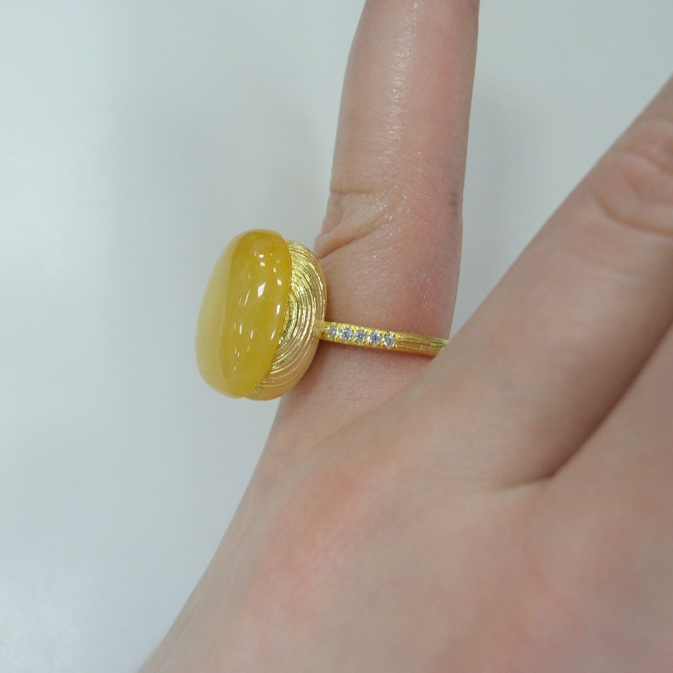 Серебряное кольцо с желтым бериллом